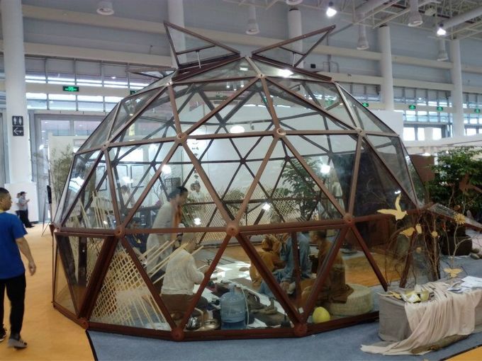 Tienda de cristal al aire libre de la bóveda geodésica de Glaming de la media esfera con el marco del iglú
